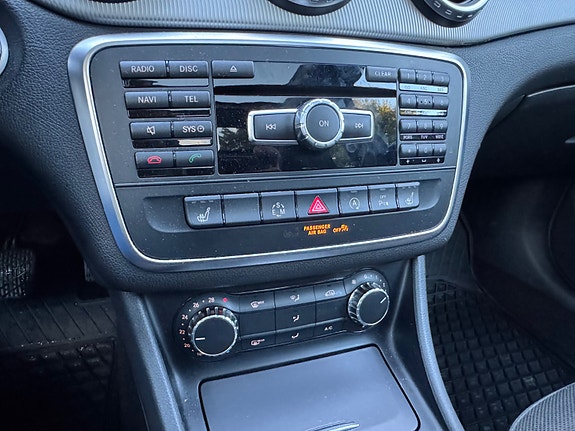 Mercedes-Benz GLA180 17 of 23