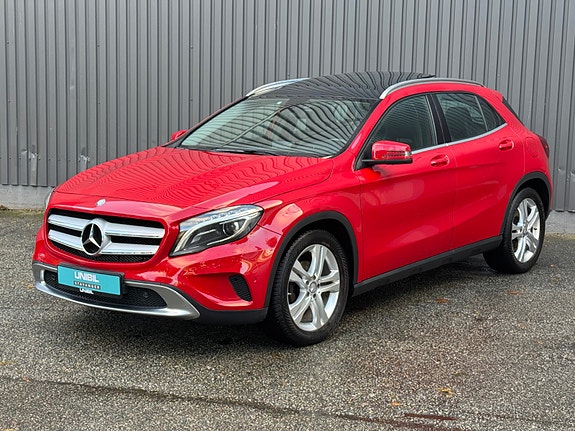 Mercedes-Benz GLA180 2 of 23