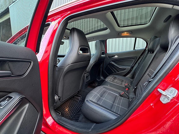 Mercedes-Benz GLA180 13 of 23