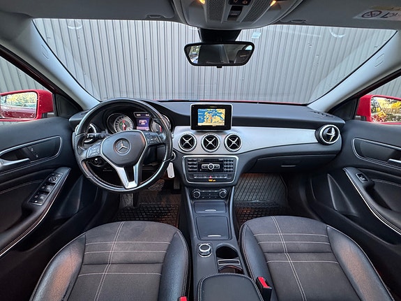 Mercedes-Benz GLA180 9 of 23