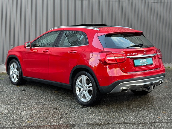 Mercedes-Benz GLA180 3 of 23