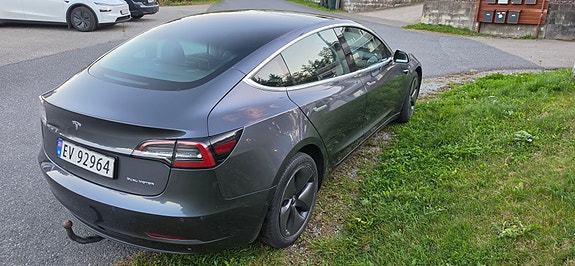 Tesla Model 3 4 of 7