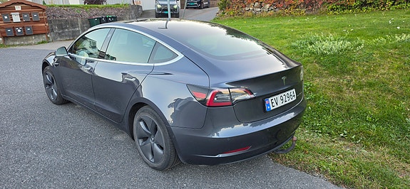 Tesla Model 3 3 of 7