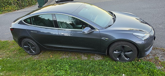 Tesla Model 3 5 of 7