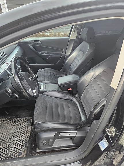 Volkswagen Passat 21 of 23