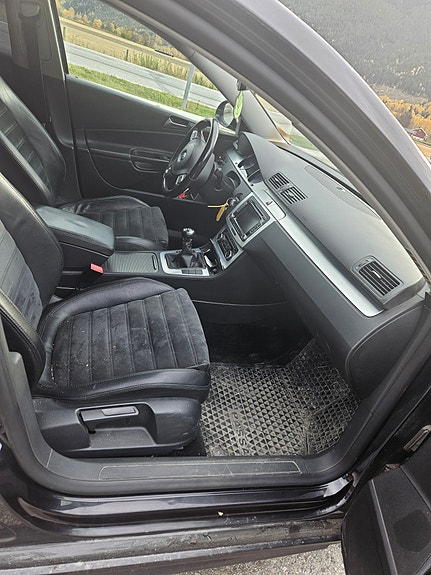Volkswagen Passat 18 of 23