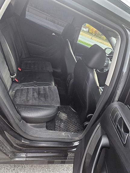 Volkswagen Passat 17 of 23