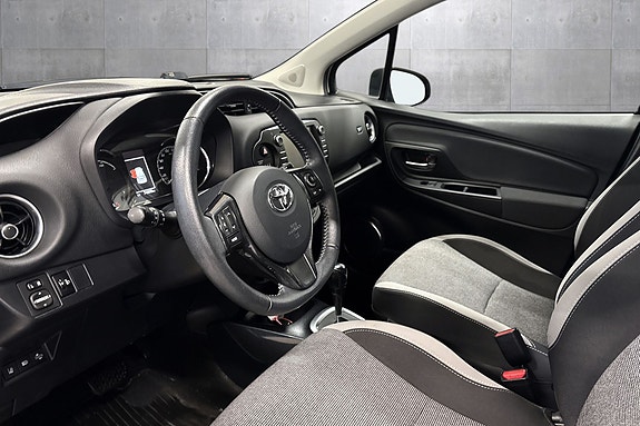 Toyota Yaris 10 of 29