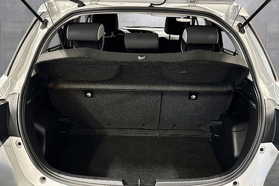 Toyota Yaris 17 of 29