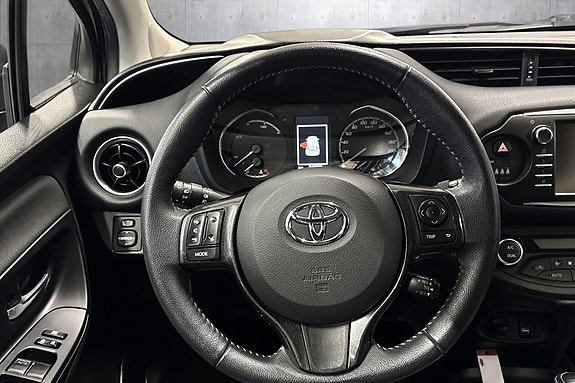 Toyota Yaris 11 of 29