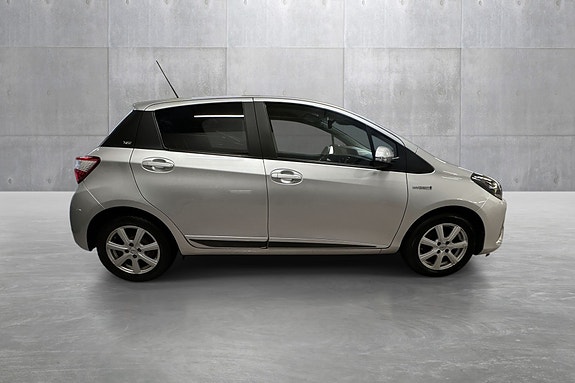 Toyota Yaris 6 of 29