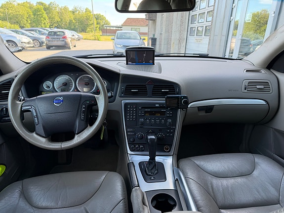 Volvo XC70 11 of 23