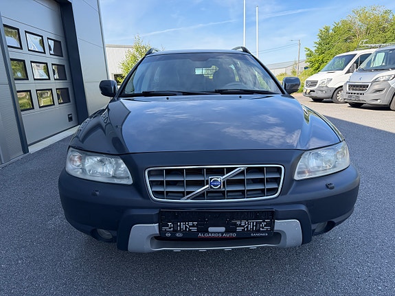 Volvo XC70 2 of 23