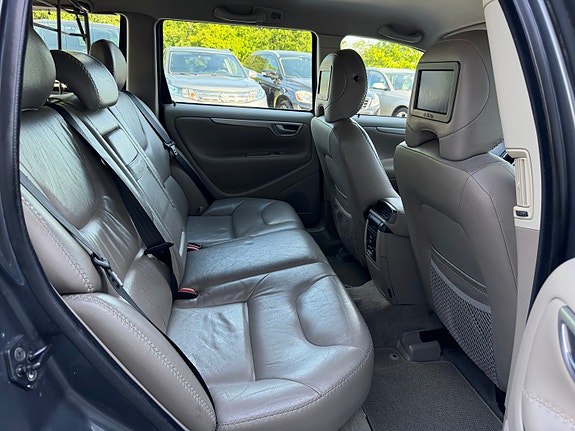 Volvo XC70 17 of 23