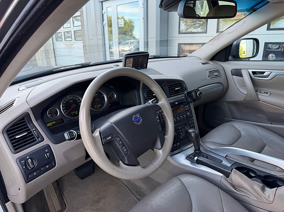 Volvo XC70 10 of 23