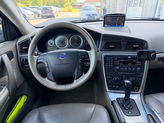 Volvo XC70 12 of 23