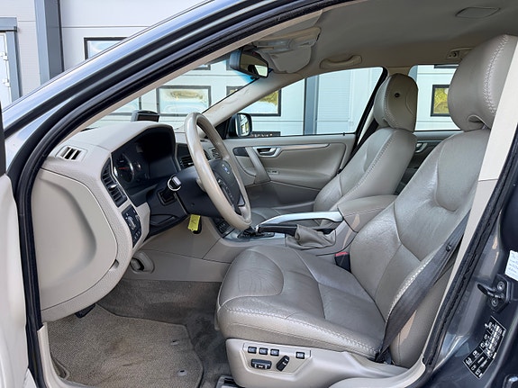 Volvo XC70 13 of 23