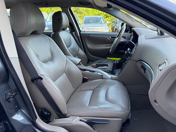 Volvo XC70 15 of 23