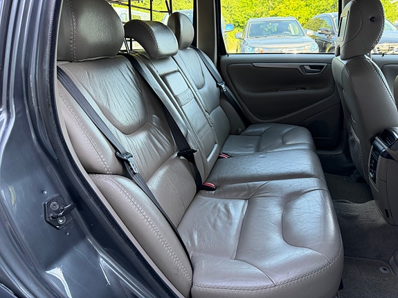 Volvo XC70 16 of 23