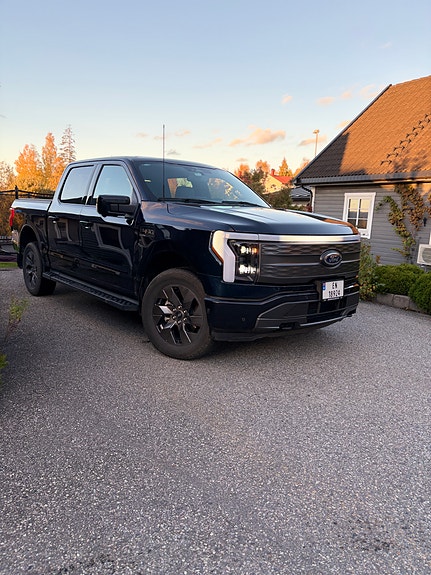 Ford F-150 2 of 16