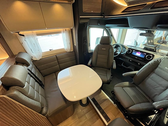 KABE Royal X 810 LQB // Queen bed, Senkeseng, skinn, Mercedes 170 hk, 9-Trinns automat// 15 of 30