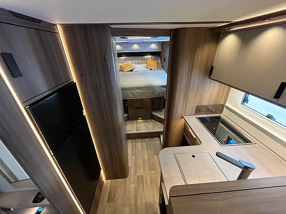 KABE Royal X 810 LQB // Queen bed, Senkeseng, skinn, Mercedes 170 hk, 9-Trinns automat// 19 of 30