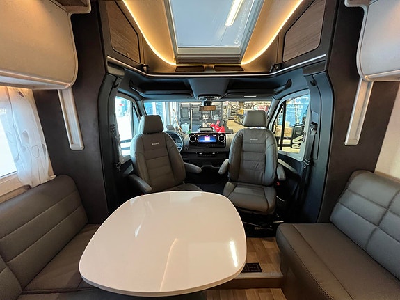 KABE Royal X 810 LQB // Queen bed, Senkeseng, skinn, Mercedes 170 hk, 9-Trinns automat// 14 of 30