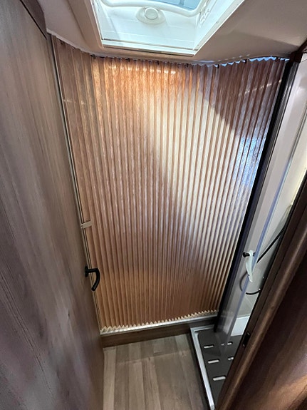 KABE Royal X 810 LQB // Queen bed, Senkeseng, skinn, Mercedes 170 hk, 9-Trinns automat// 25 of 30