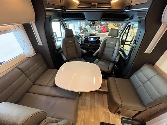 KABE Royal X 810 LQB // Queen bed, Senkeseng, skinn, Mercedes 170 hk, 9-Trinns automat// 13 of 30