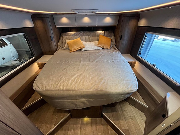 KABE Royal X 810 LQB // Queen bed, Senkeseng, skinn, Mercedes 170 hk, 9-Trinns automat// 22 of 30