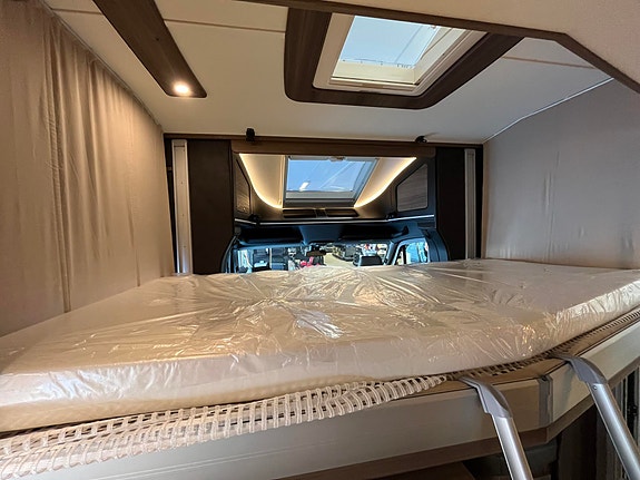 KABE Royal X 810 LQB // Queen bed, Senkeseng, skinn, Mercedes 170 hk, 9-Trinns automat// 30 of 30