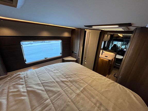 KABE Royal X 810 LQB // Queen bed, Senkeseng, skinn, Mercedes 170 hk, 9-Trinns automat// 24 of 30