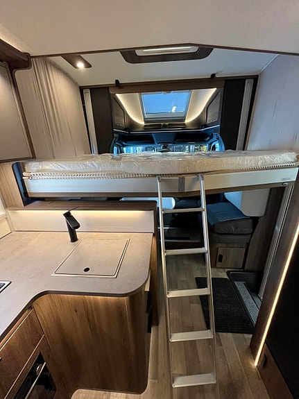 KABE Royal X 810 LQB // Queen bed, Senkeseng, skinn, Mercedes 170 hk, 9-Trinns automat// 29 of 30