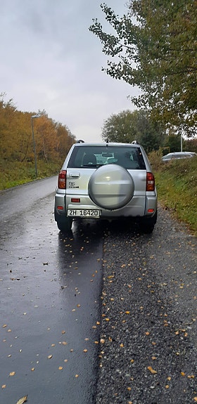 Toyota RAV4 3 of 4