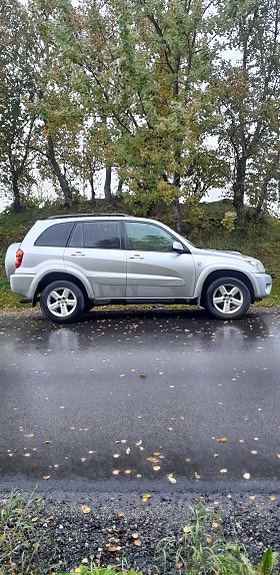 Toyota RAV4 2 of 4