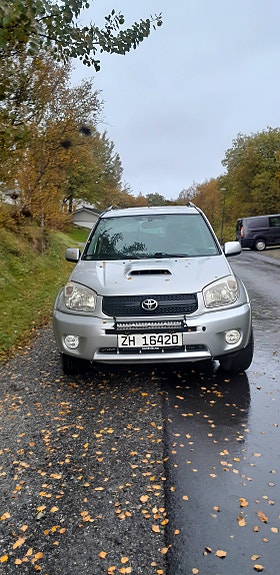 Toyota RAV4 4 of 4