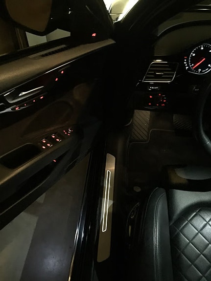 Audi A8 9 of 14