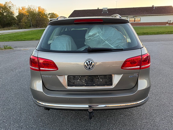 Volkswagen Passat 8 of 22