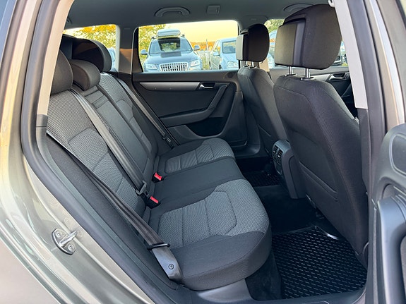 Volkswagen Passat 19 of 22