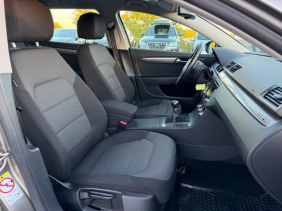 Volkswagen Passat 16 of 22