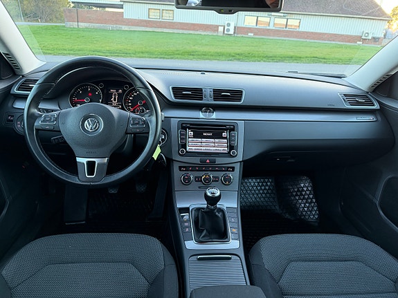 Volkswagen Passat 12 of 22