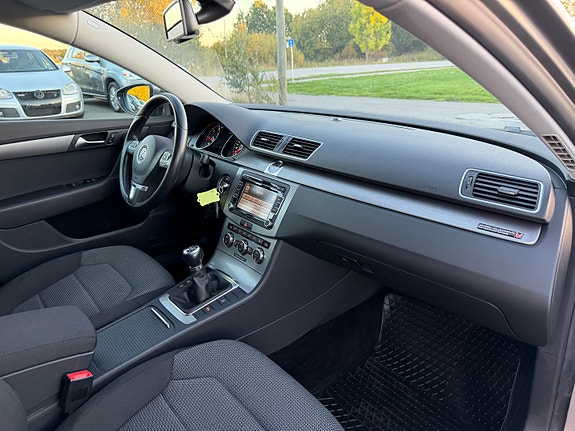 Volkswagen Passat 18 of 22