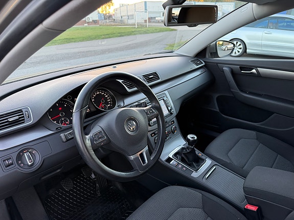 Volkswagen Passat 11 of 22
