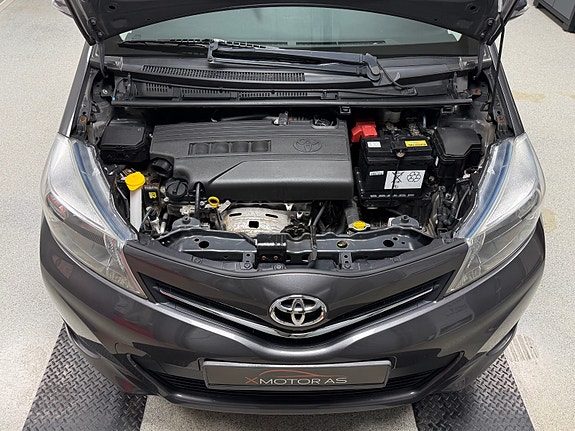 Toyota Yaris 16 of 30