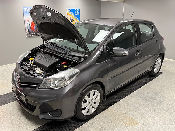 Toyota Yaris 15 of 30
