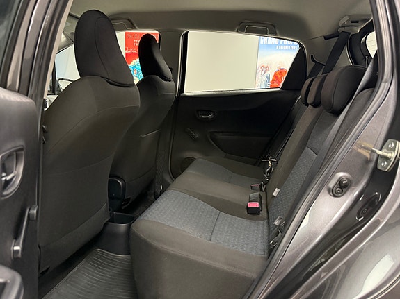 Toyota Yaris 19 of 30