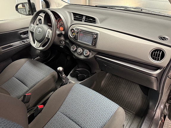 Toyota Yaris 23 of 30