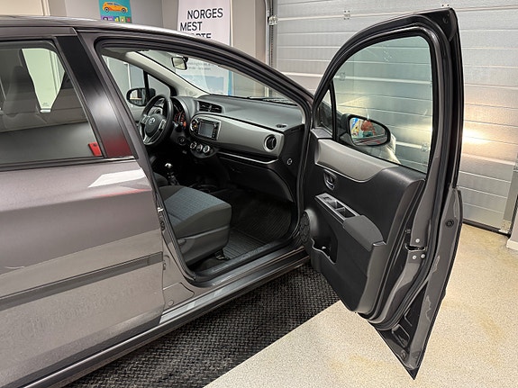 Toyota Yaris 20 of 30
