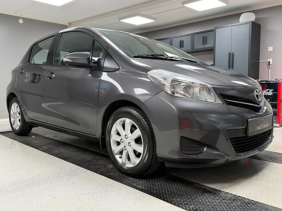Toyota Yaris 4 of 30