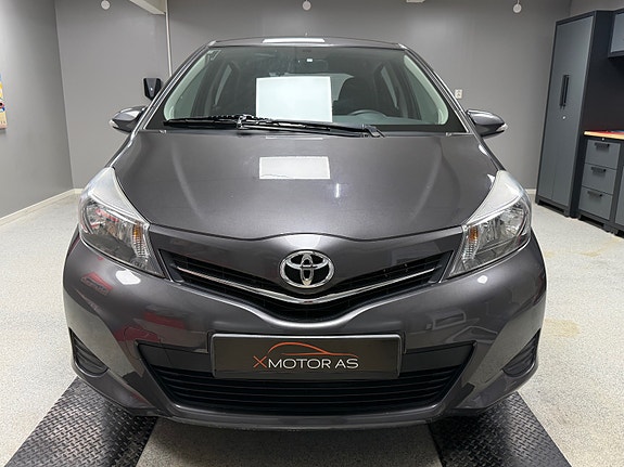 Toyota Yaris 3 of 30